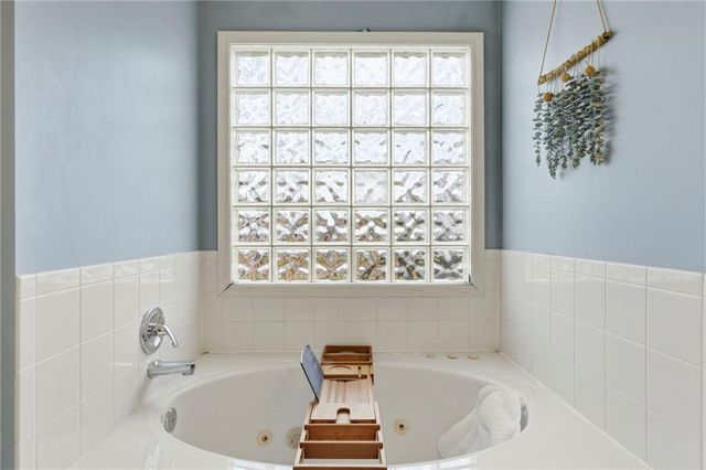 3716 NW Anchor Court, Blue Springs, MO 64015