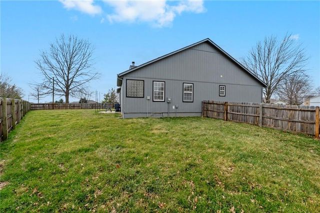 3716 NW Anchor Court, Blue Springs, MO 64015