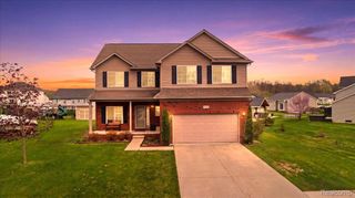8131 Peninsula Circle, Grand Blanc, MI 48439