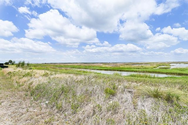 60 Southpointe Cir., Rockport, TX 78382