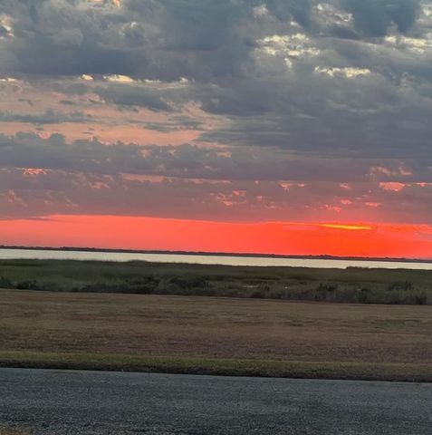 60 Southpointe Cir., Rockport, TX 78382