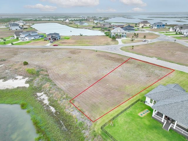 60 Southpointe Cir., Rockport, TX 78382