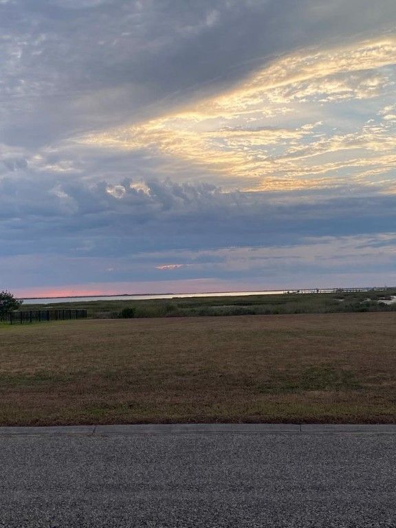 60 Southpointe Cir., Rockport, TX 78382