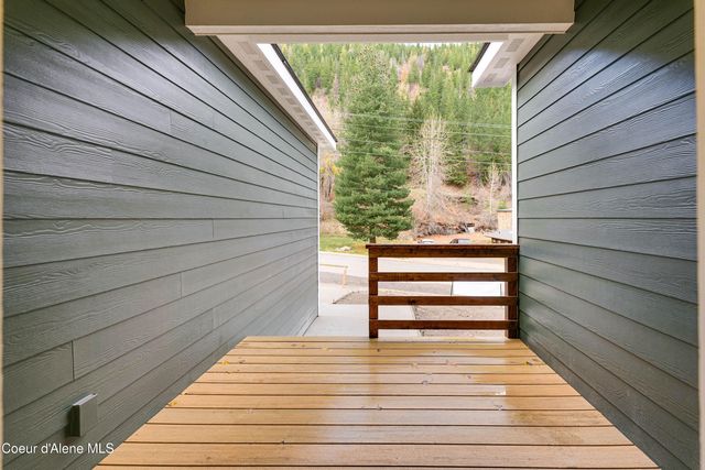 877 Main St, Wardner, ID 83837