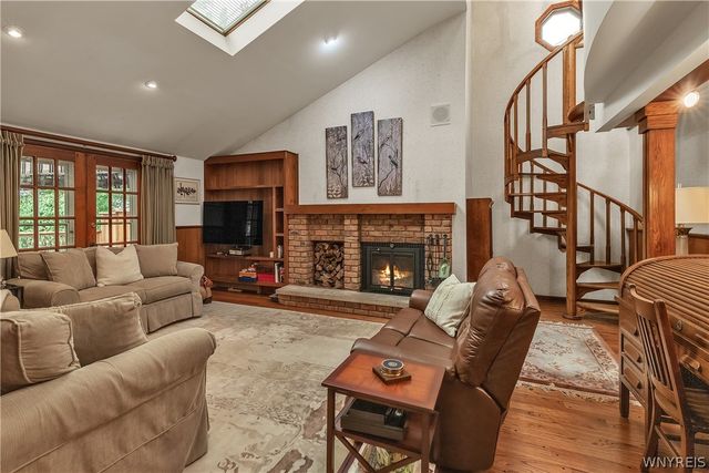 84 Carriage Cir, Amherst, NY 14221