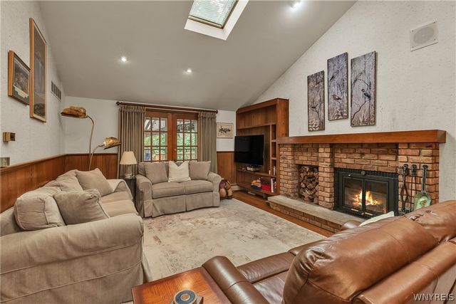 84 Carriage Cir, Amherst, NY 14221