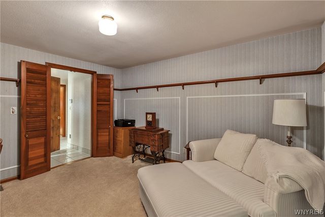 84 Carriage Cir, Amherst, NY 14221