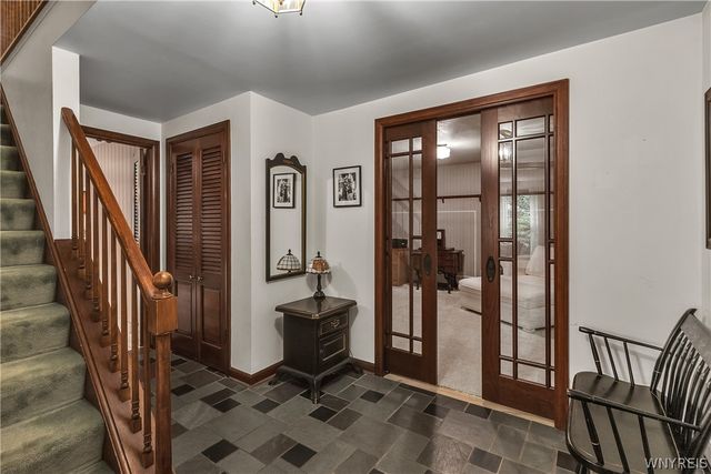 84 Carriage Cir, Amherst, NY 14221