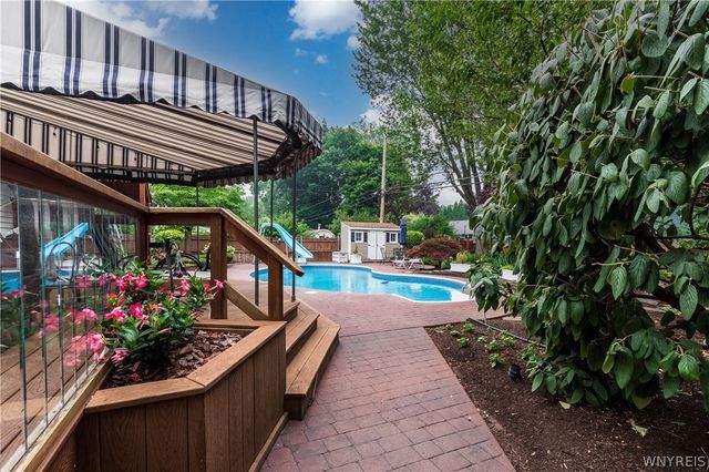84 Carriage Cir, Amherst, NY 14221