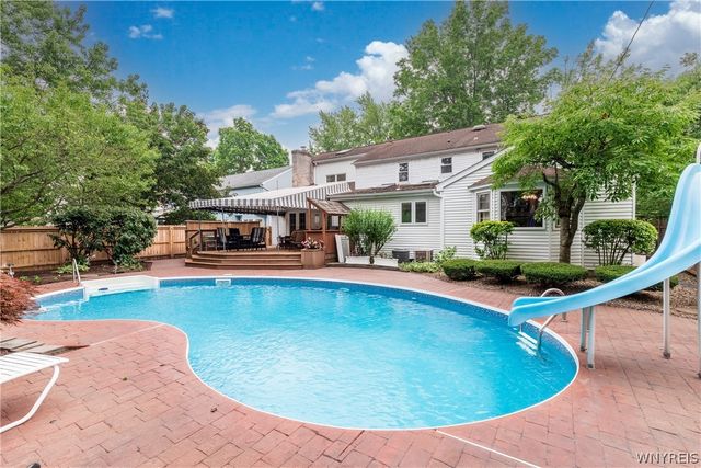 84 Carriage Cir, Amherst, NY 14221