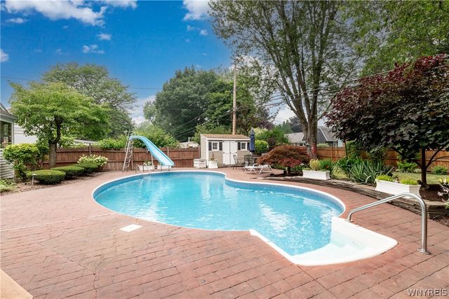 84 Carriage Cir, Amherst, NY 14221