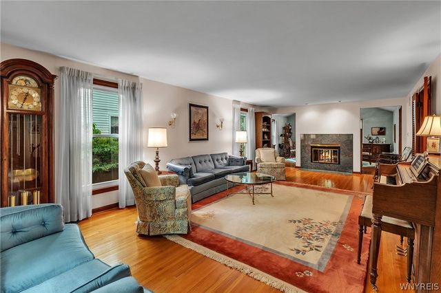84 Carriage Cir, Amherst, NY 14221