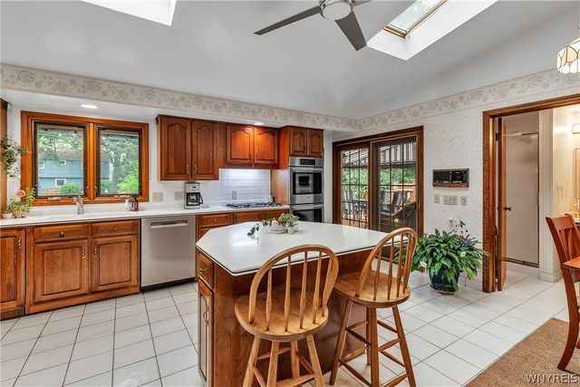 84 Carriage Cir, Amherst, NY 14221