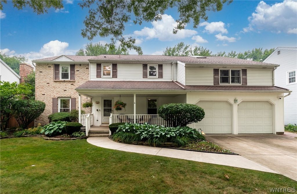 84 Carriage Cir, Amherst, NY 14221