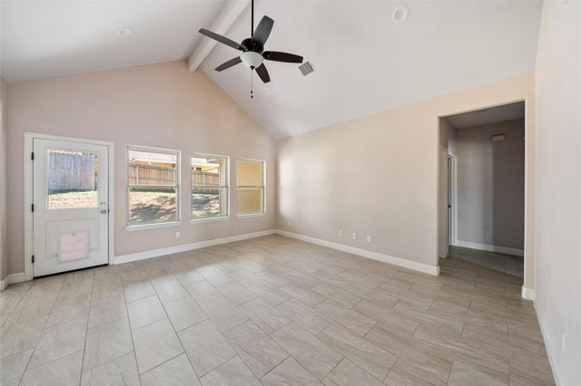 2028 E Lake Drive, Huntsville, TX 77340