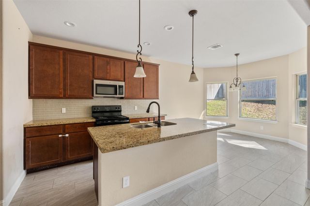 2028 E Lake Drive, Huntsville, TX 77340