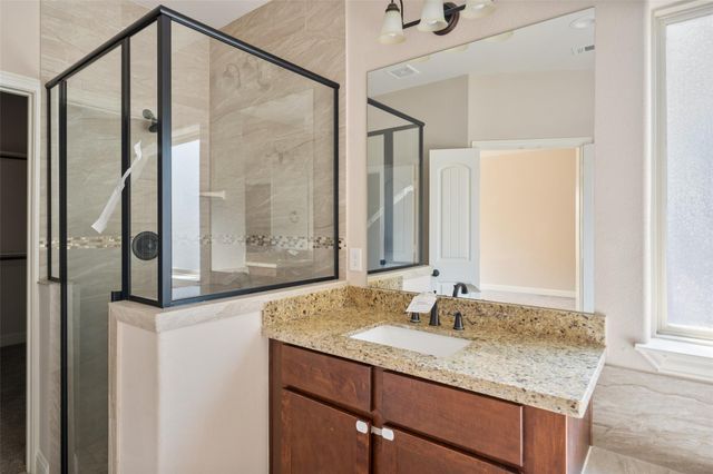 2028 E Lake Drive, Huntsville, TX 77340