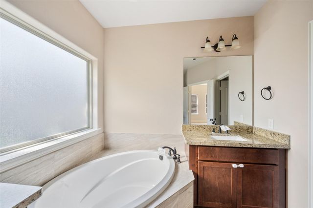 2028 E Lake Drive, Huntsville, TX 77340