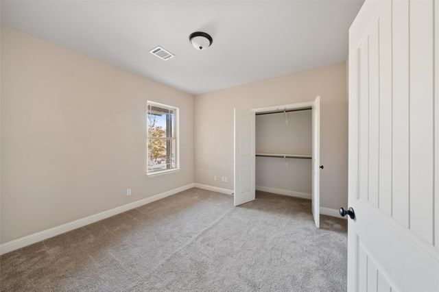 2028 E Lake Drive, Huntsville, TX 77340