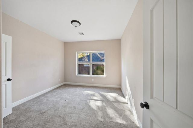 2028 E Lake Drive, Huntsville, TX 77340