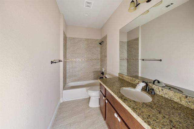 2028 E Lake Drive, Huntsville, TX 77340