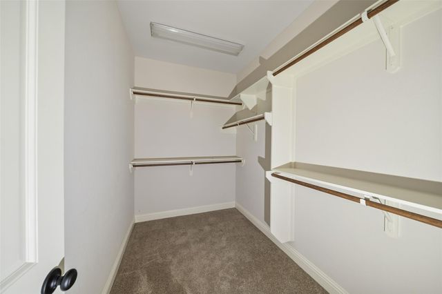 2028 E Lake Drive, Huntsville, TX 77340