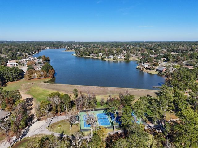 2028 E Lake Drive, Huntsville, TX 77340