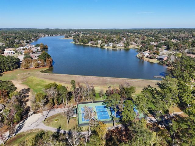 2028 E Lake Drive, Huntsville, TX 77340