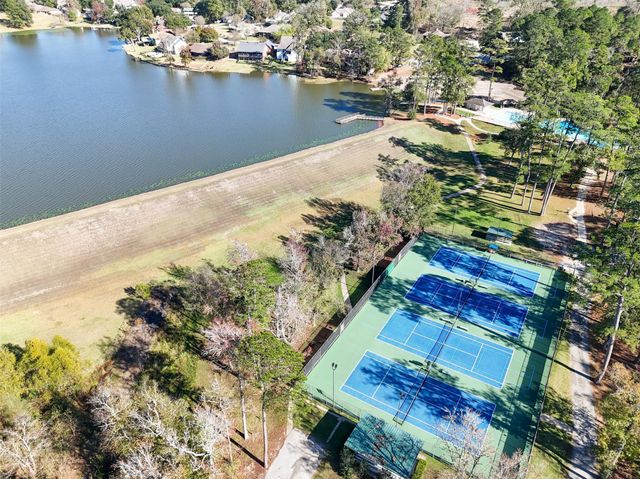 2028 E Lake Drive, Huntsville, TX 77340