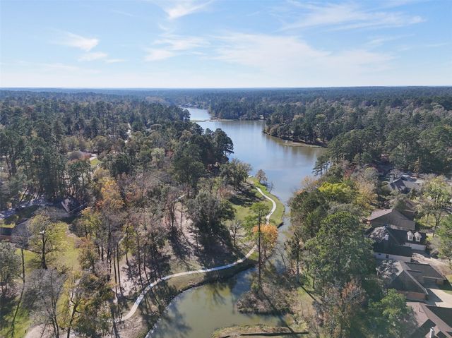 2028 E Lake Drive, Huntsville, TX 77340