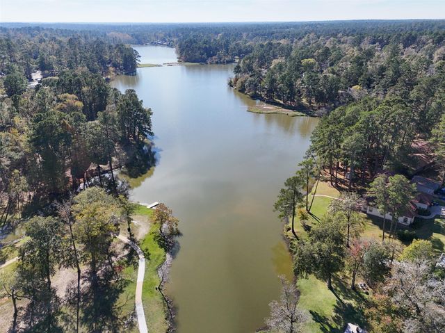 2028 E Lake Drive, Huntsville, TX 77340