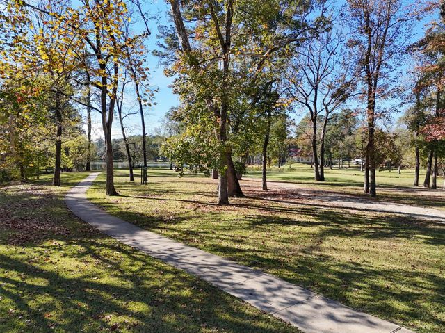 2028 E Lake Drive, Huntsville, TX 77340