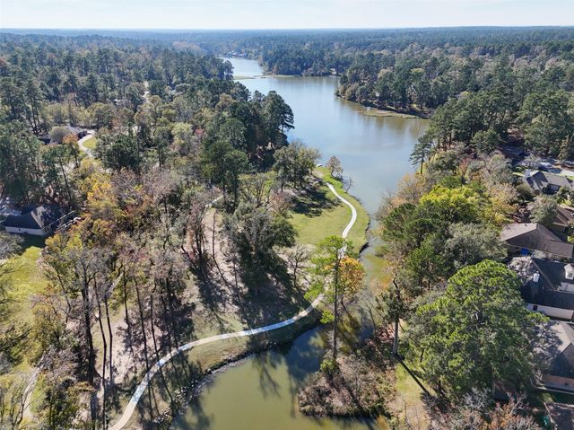 2028 E Lake Drive, Huntsville, TX 77340