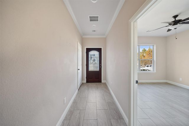 2028 E Lake Drive, Huntsville, TX 77340