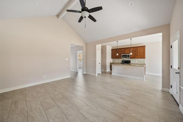 2028 E Lake Drive, Huntsville, TX 77340