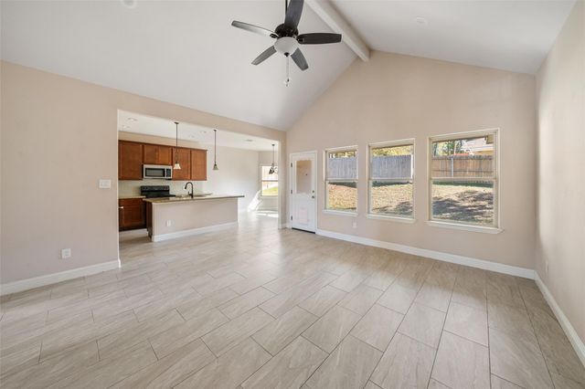 2028 E Lake Drive, Huntsville, TX 77340