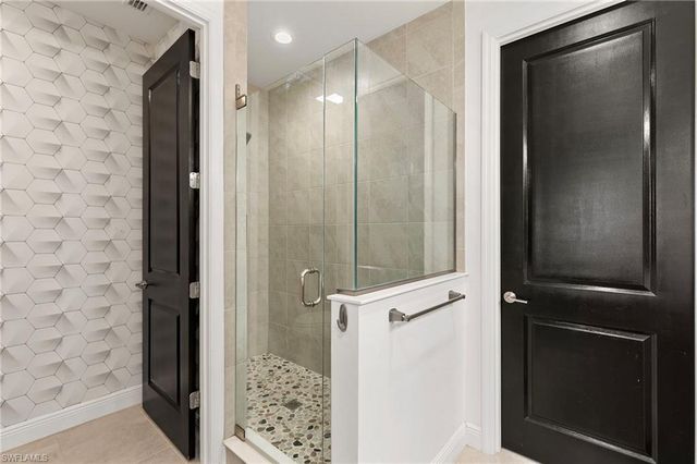 2567 Seychelles DR 207, Naples, FL 34112