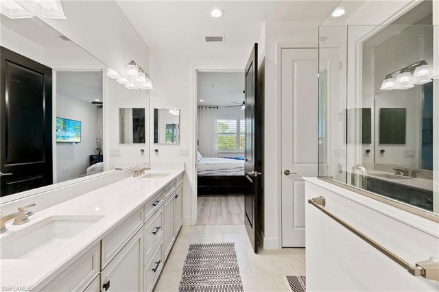 2567 Seychelles DR 207, Naples, FL 34112