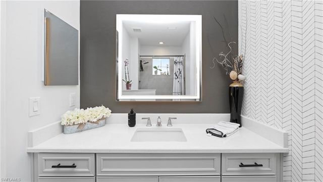 2567 Seychelles DR 207, Naples, FL 34112
