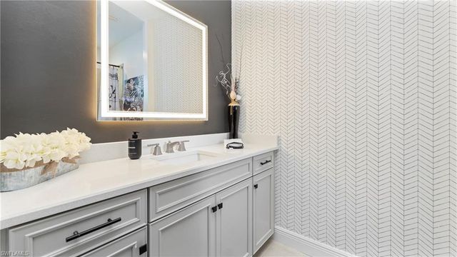 2567 Seychelles DR 207, Naples, FL 34112