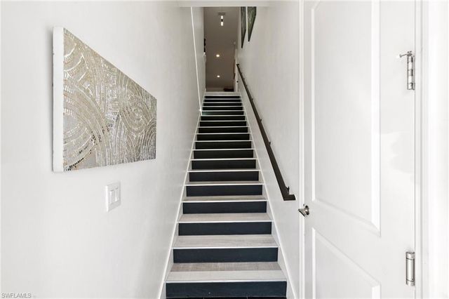 2567 Seychelles DR 207, Naples, FL 34112