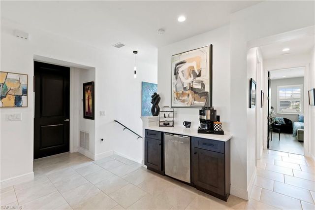2567 Seychelles DR 207, Naples, FL 34112