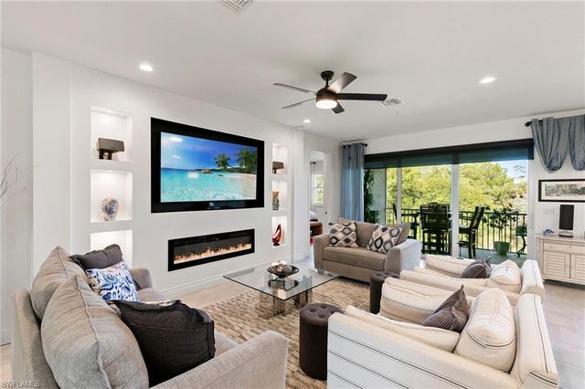 2567 Seychelles DR 207, Naples, FL 34112