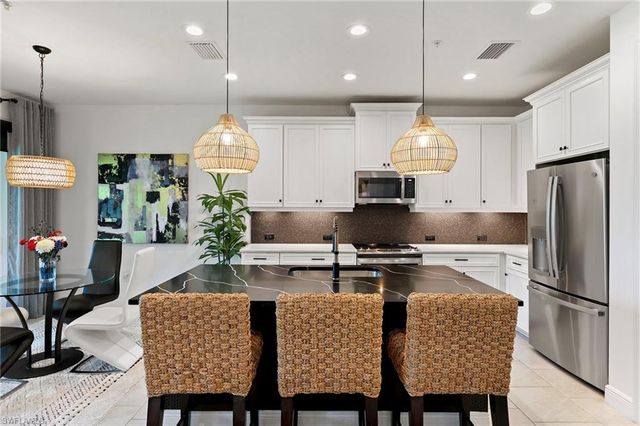 2567 Seychelles DR 207, Naples, FL 34112