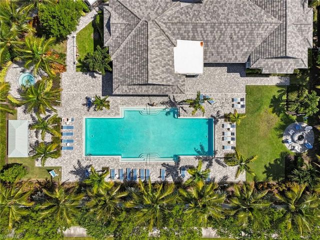 2567 Seychelles DR 207, Naples, FL 34112