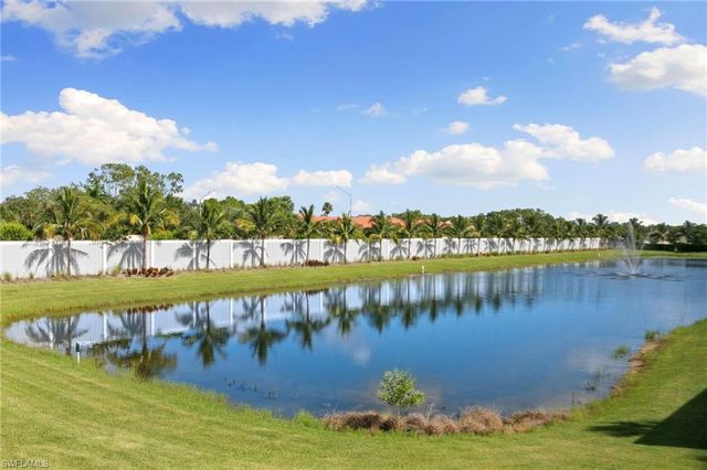 2567 Seychelles DR 207, Naples, FL 34112