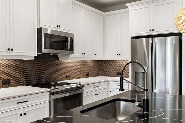 2567 Seychelles DR 207, Naples, FL 34112
