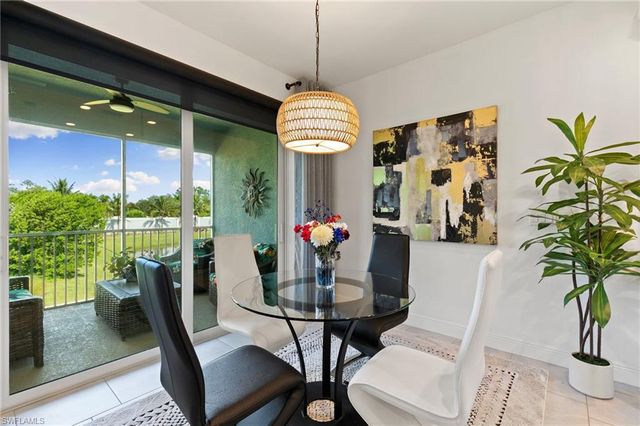 2567 Seychelles DR 207, Naples, FL 34112