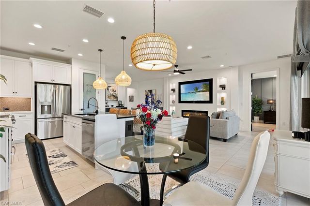 2567 Seychelles DR 207, Naples, FL 34112