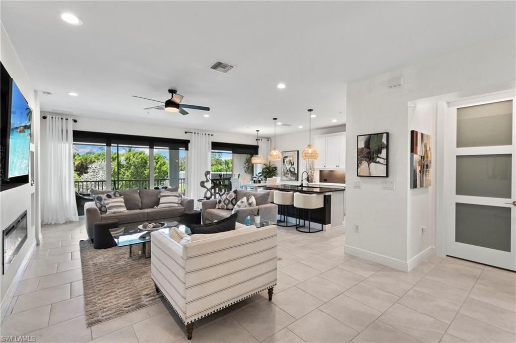 2567 Seychelles DR 207, NAPLES, FL 34112 — photo 2